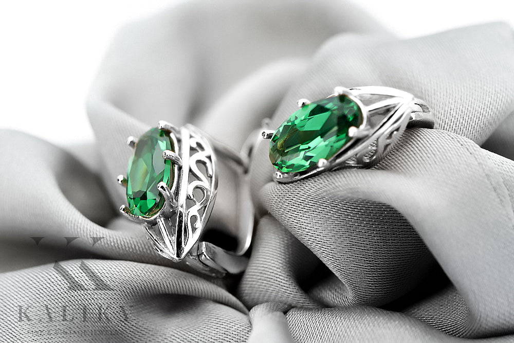 Vintage Emerald Earrings in Sterling Silver (vec141s-em) — back view with the clasp