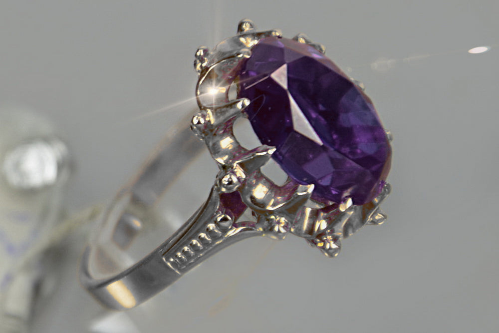 Vintage Alexandrite Ring in Sterling Silver (vrc079s-ax) — worn on the neckline, showing the drape