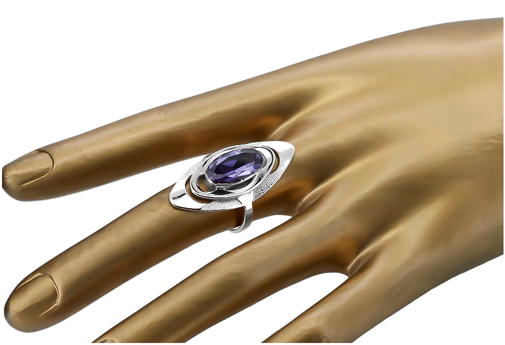 Vintage Alexandrite Ring in Sterling Silver (vrc189s-ax) — close-up of the stone and setting