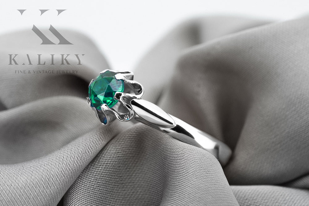 Vintage Emerald Ring in Sterling Silver (vrc094s-em) — full view of the piece
