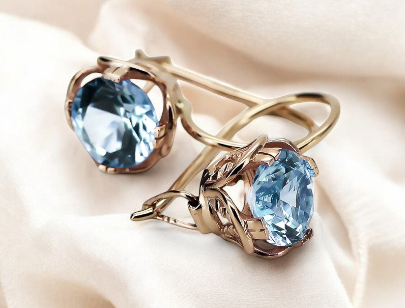 Vintage Aquamarine Earrings in 14K Rose Gold (vec029r-aq) — close-up of the stone and setting