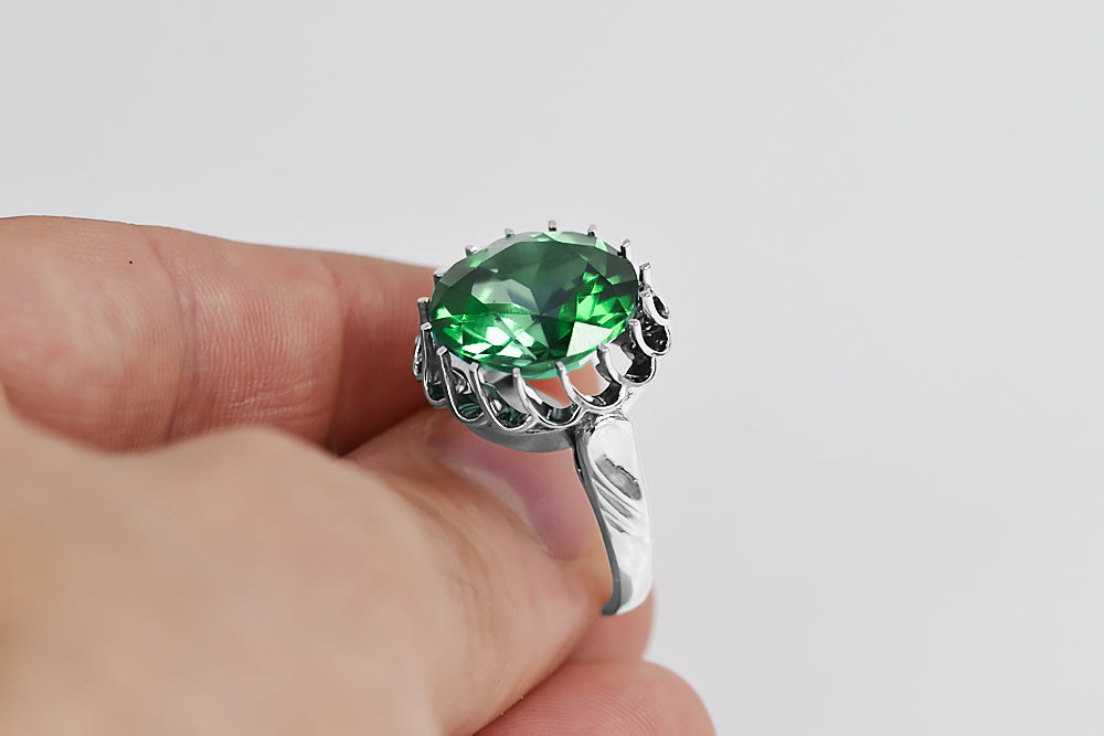 Vintage Emerald Ring in Sterling Silver (vrc035s-em) — side view showing the setting