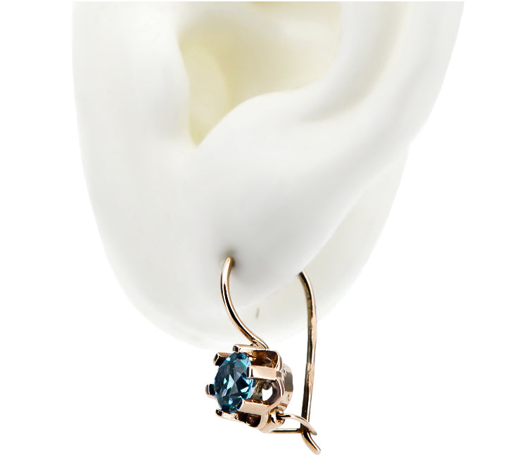 Vintage Aquamarine Earrings in 14K Rose Gold (vec019r-aq) — close-up of the stone and setting