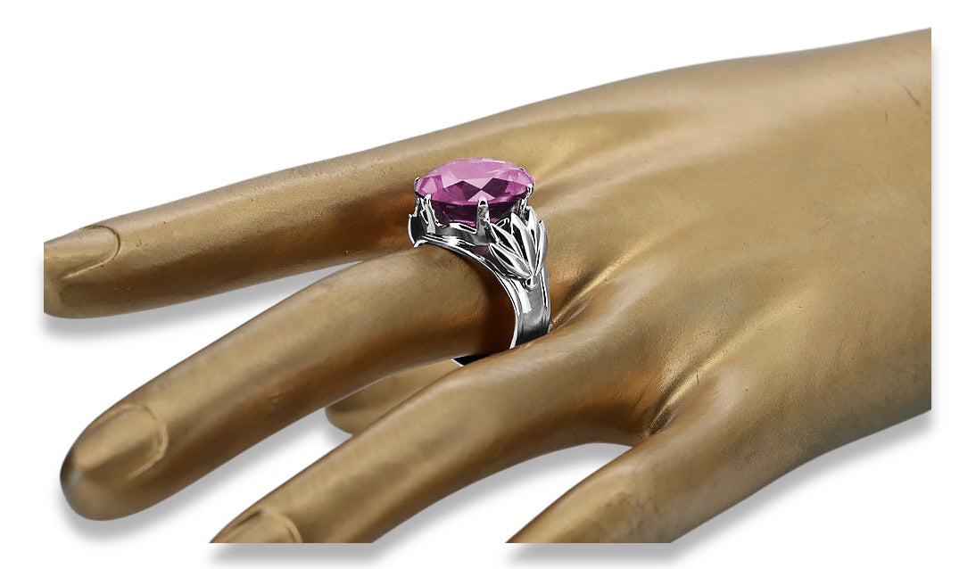 Vintage Amethyst Ring in Sterling Silver (vrc029s-am) — close-up of the stone and setting