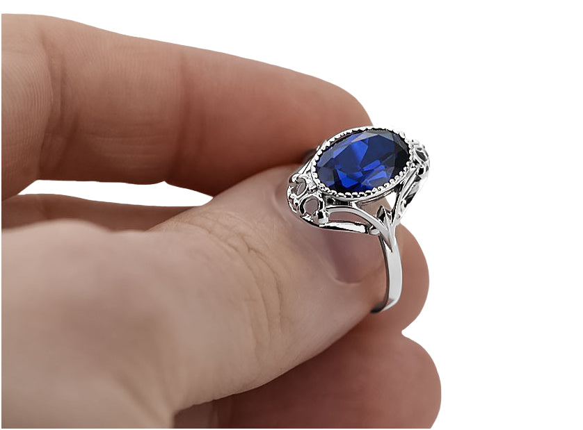 Vintage Sapphire Ring in Sterling Silver (vrc128s-sp) — close-up of the stone and setting