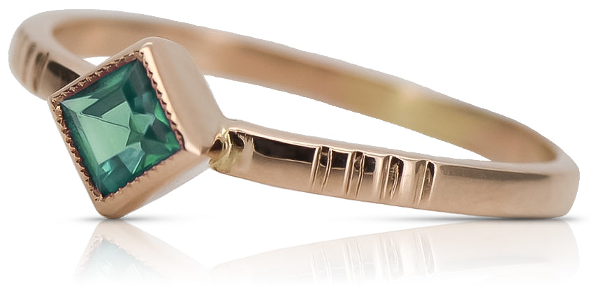 Vintage Emerald Ring in 14K Rose Gold (vrc138r-em) — worn on the hand, showing profile