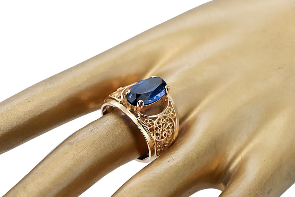 Vintage Sapphire Ring in 14K Rose Gold (vrc057r-sp) — close-up of the stone and setting