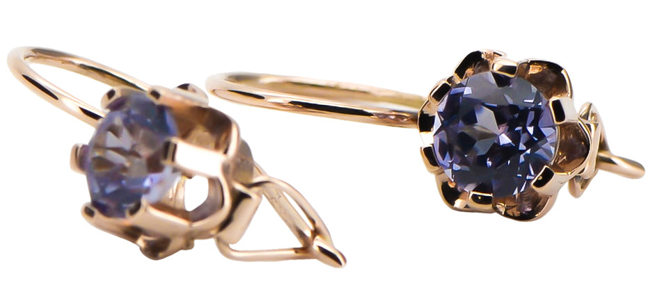 Vintage Alexandrite Aleksandrite Earrings in 14K Rose Gold (vec019r-ax) — close-up of the stone and setting