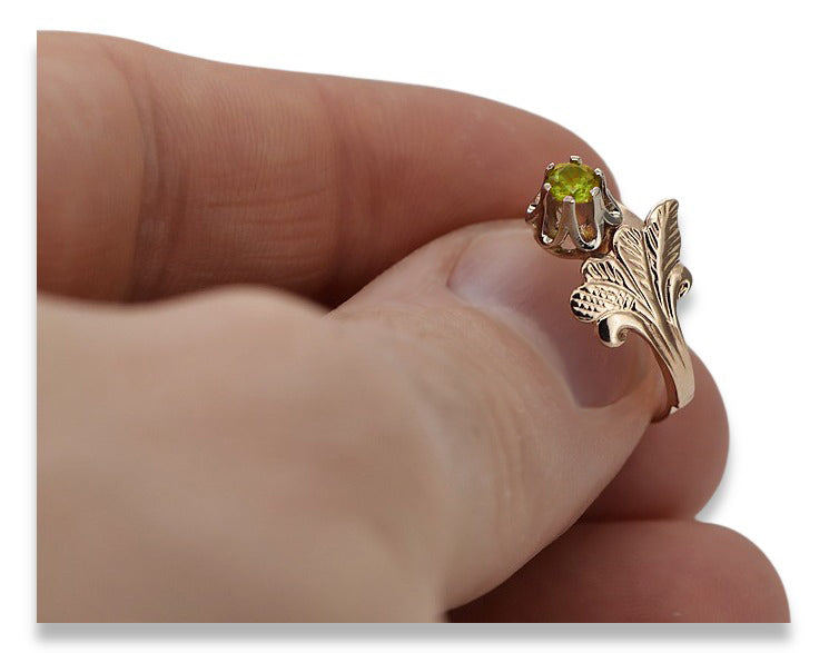 Vintage Yellow Peridot Ring in 14K Rose Gold (vrc169r-yp) — close-up of the stone and setting