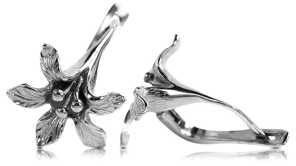 Vintage Flower Earrings in Sterling Silver (ven222s) — side view showing the setting