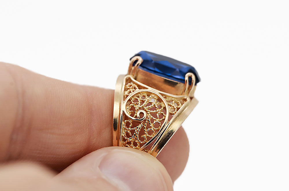 Vintage Sapphire Ring in 14K Rose Gold (vrc057r-sp) — side view showing the setting