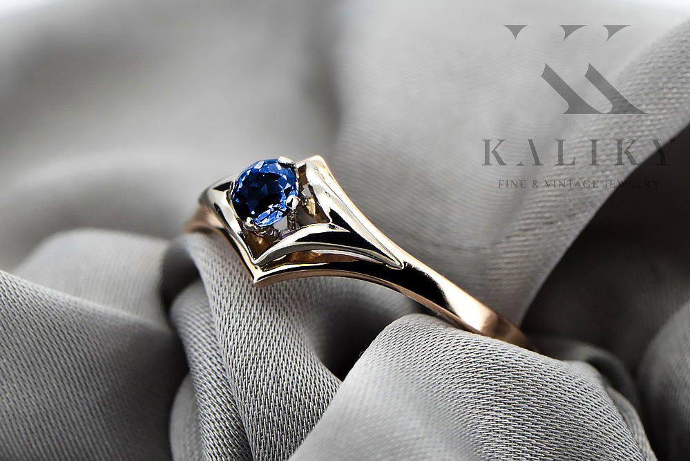Vintage Sapphire Ring in 14K Rose Gold (vrc351r-sp) — worn on the hand, showing profile