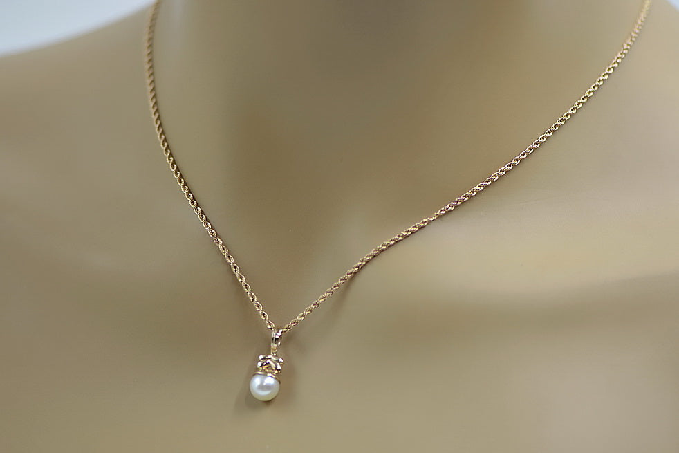 Vintage Pearl Pendant in 14K Rose Gold (vppr005) — close-up of the stone and setting
