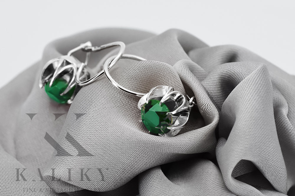 Vintage Emerald Earrings in Sterling Silver (vec062s-em) — close-up of the stone and setting