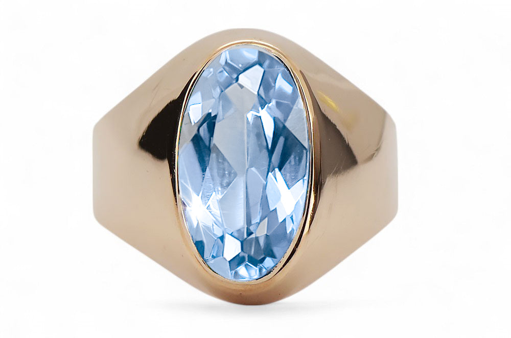 Vintage Aquamarine Ring in 14K Rose Gold (vrc077r-aq) — close-up of the stone and setting