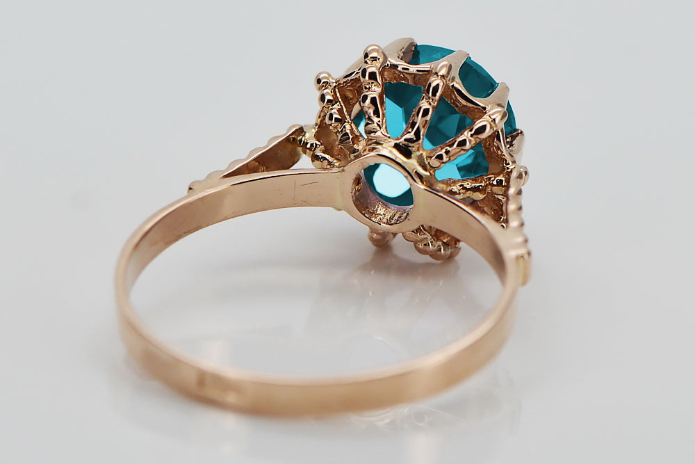 Vintage Aquamarine Ring in 14K Rose Gold (vrc045r-aq) — close-up of the stone and setting