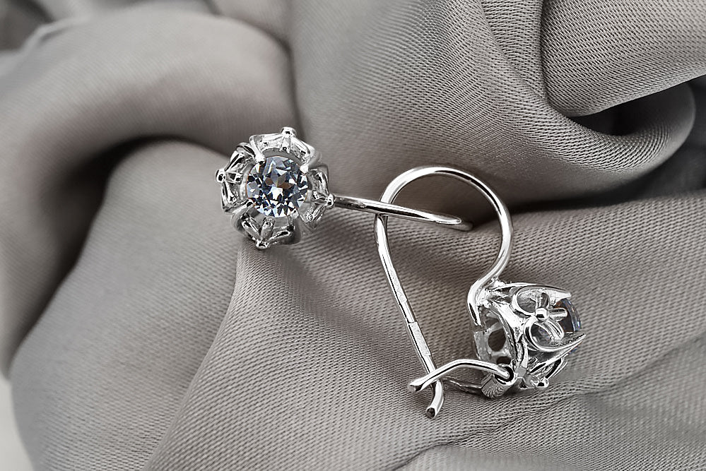 Vintage Aquamarine Earrings in Sterling Silver (vec145s-aq) — close-up of the stone and setting