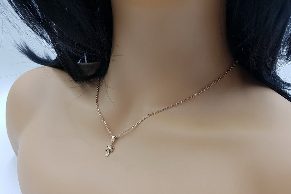 Vintage Leaf Pendant in Rose Gold-Plated Sterling Silver (vpn018rp) — worn on the hand, showing profile