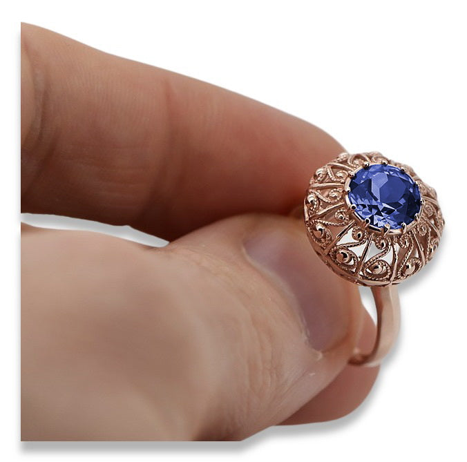 Vintage Sapphire Ring in 14K Rose Gold (vrc059r-sp) — close-up of the stone and setting