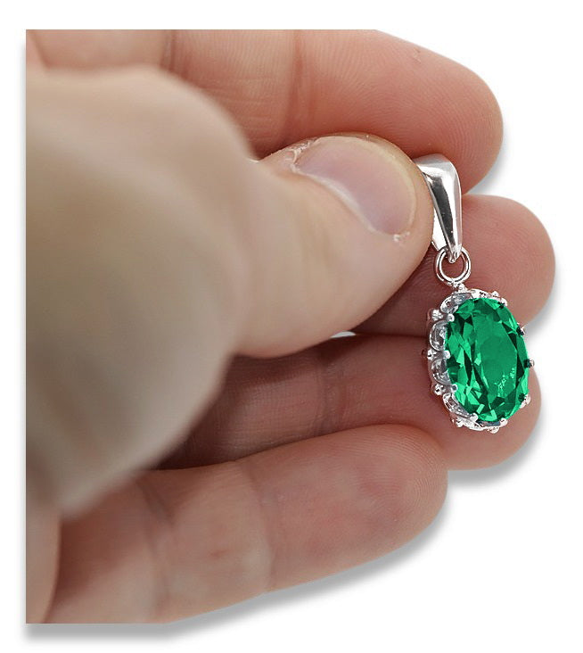 Vintage Emerald Pendant in Sterling Silver (vpc008s-em) — close-up of the stone and setting