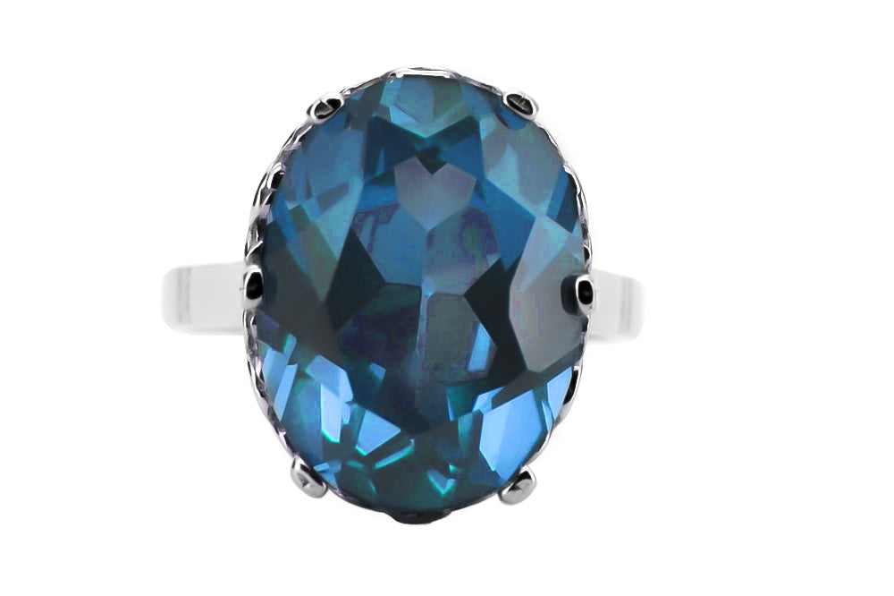 Vintage Aquamarine Ring in Sterling Silver (vrc130s-aq) — close-up of the stone and setting
