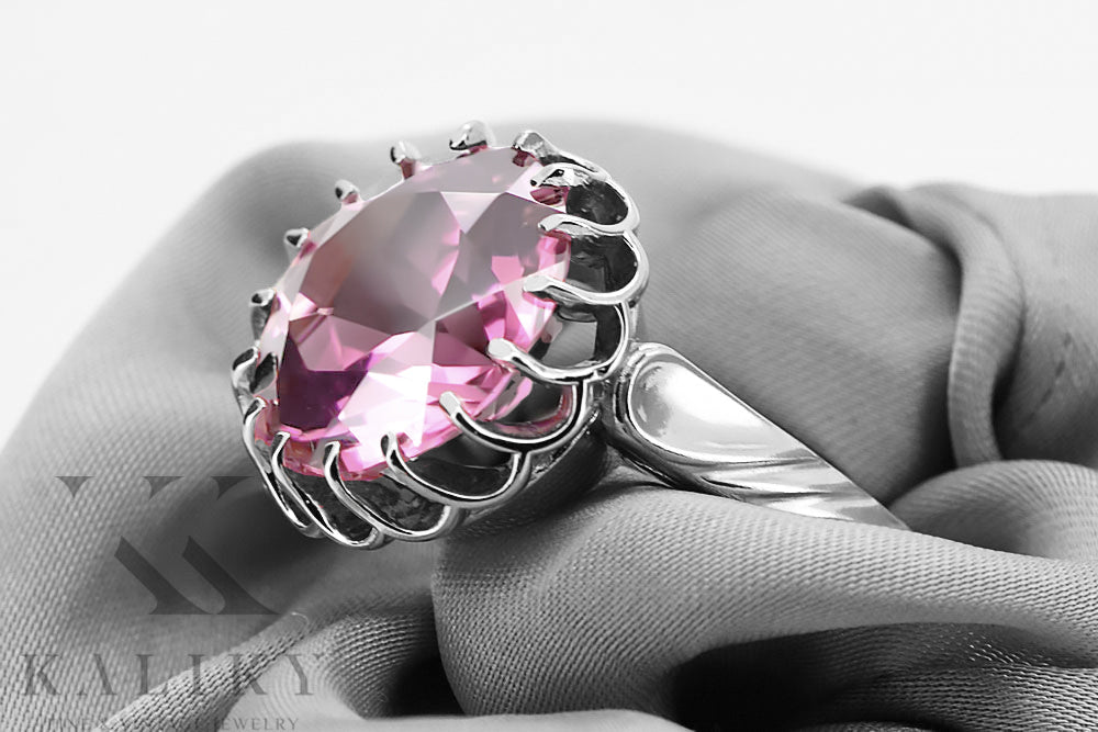 Vintage Amethyst Ring in Sterling Silver (vrc035s-am) — close-up of the stone and setting