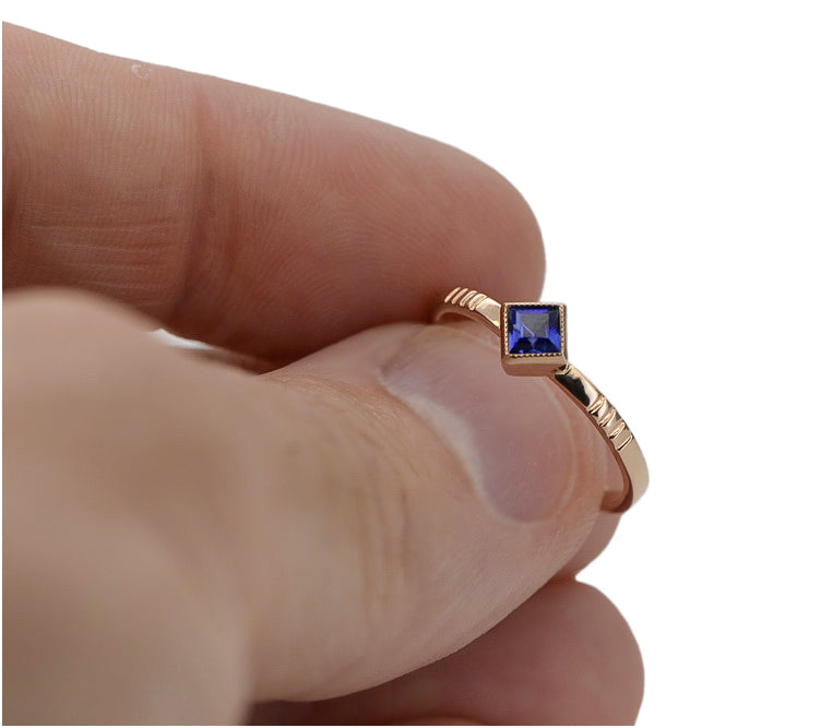 Vintage Sapphire Ring in 14K Rose Gold (vrc138r-sp) — full view of the piece
