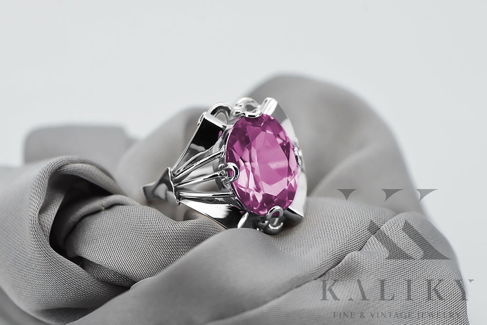 Vintage Amethyst Ring in Sterling Silver (vrc015s-am) — worn on the hand, showing profile