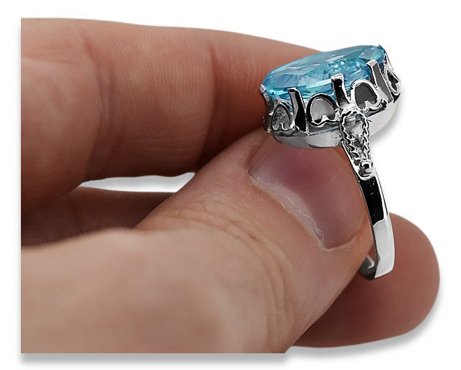 Vintage Aquamarine Ring in Sterling Silver (vrc134s-aq) — close-up of the stone and setting
