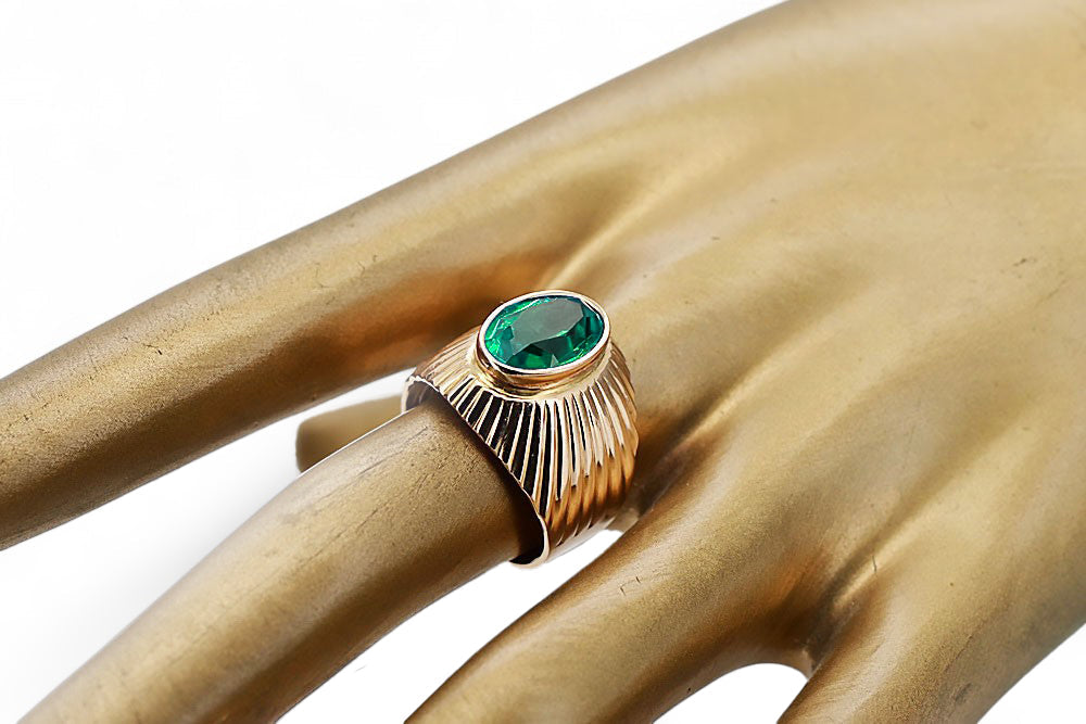 Vintage Emerald Ring in 14K Rose Gold (vrc127r-em) — side view showing the setting