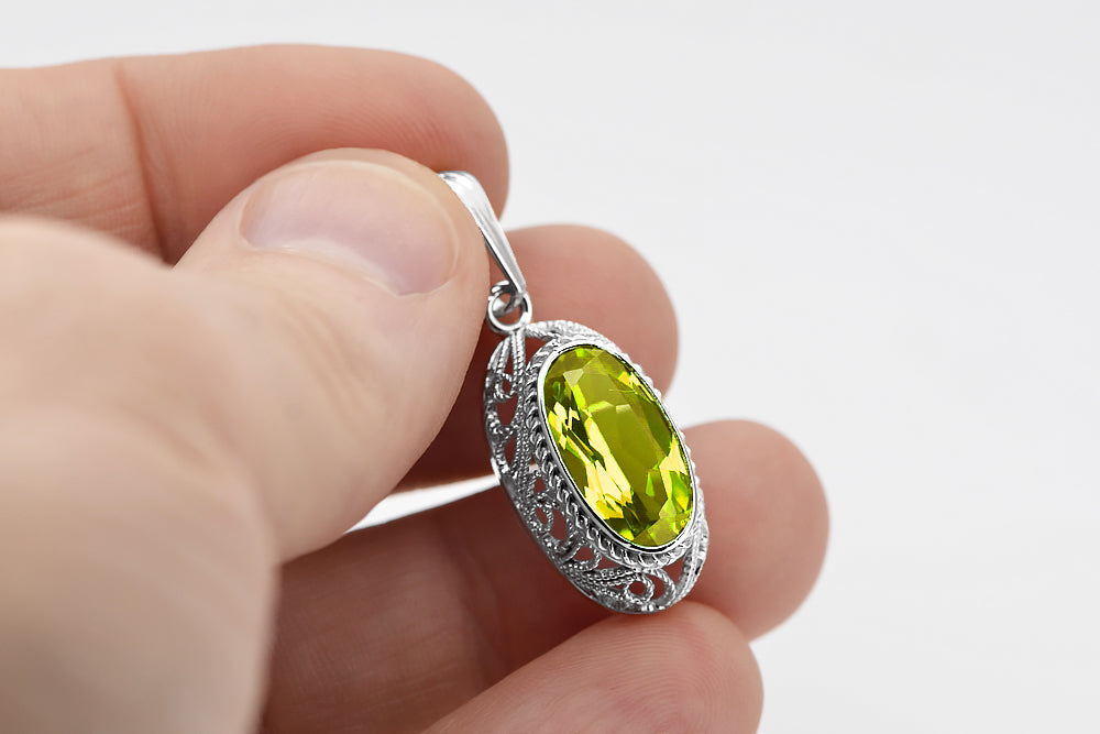 Vintage Yellow Peridot Pendant in Sterling Silver (vpc014s-yp) — side view showing the setting