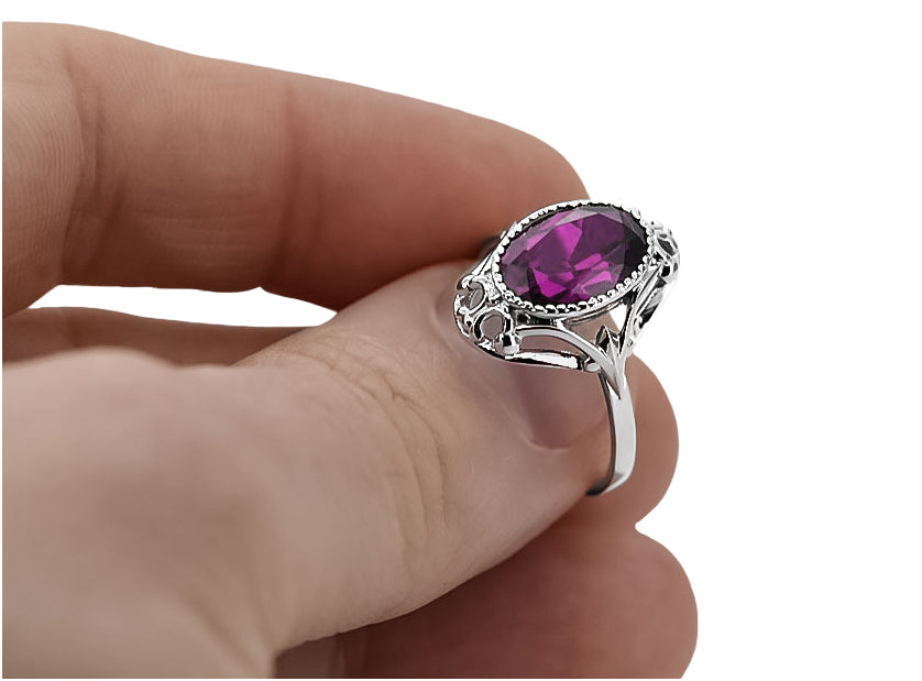 Vintage Amethyst Craft Ring in Sterling Silver (vrc128s-am) — close-up of the stone and setting