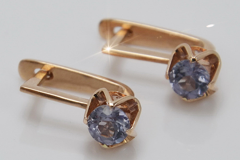 Vintage Alexandrite Earrings in 14K Rose Gold (vec005r-ax) — close-up of the stone and setting