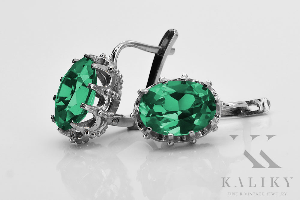 Vintage Emerald Earrings in Sterling Silver (vec079s-em) — detail of the metal texture
