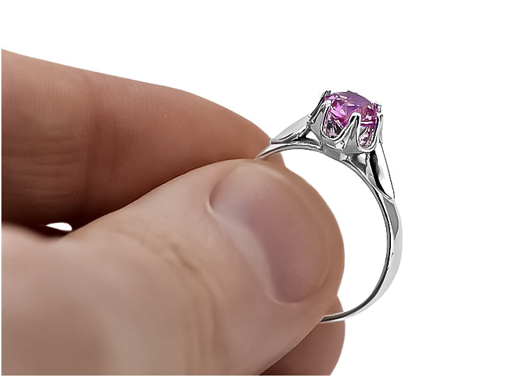 Vintage Amethyst Ring in Sterling Silver (vrc122s-am) — close-up of the stone and setting