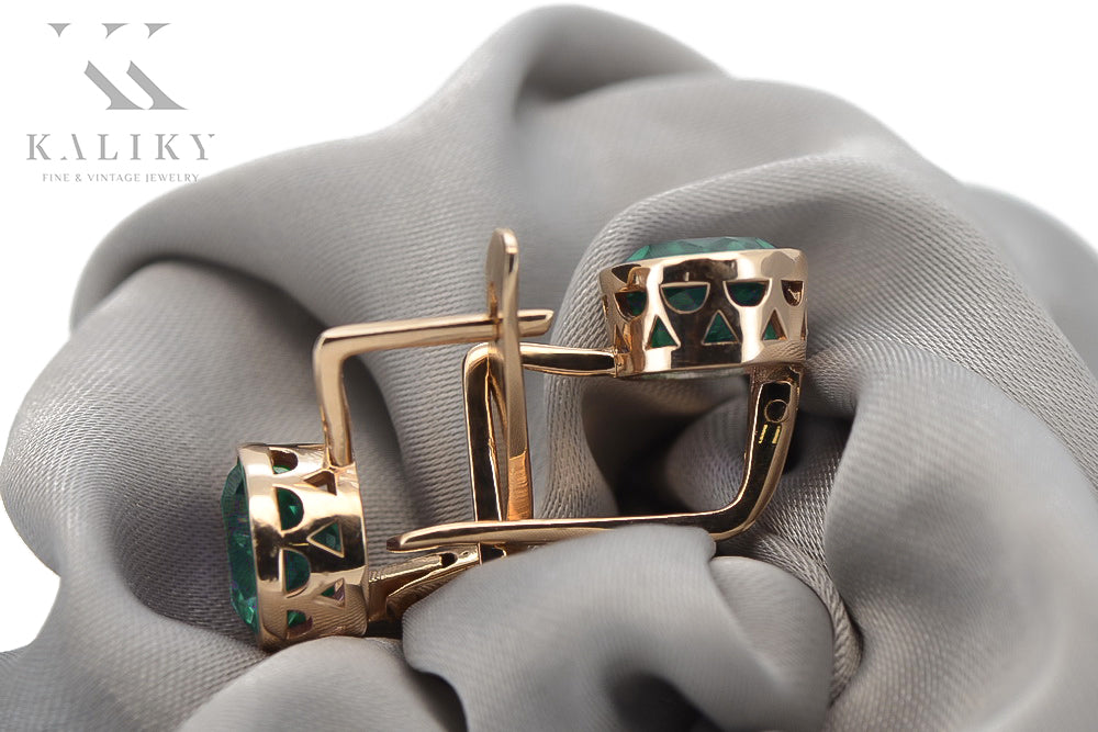 Vintage Emerald Earrings in 14K Rose Gold (vec107r-em) — side view showing the setting