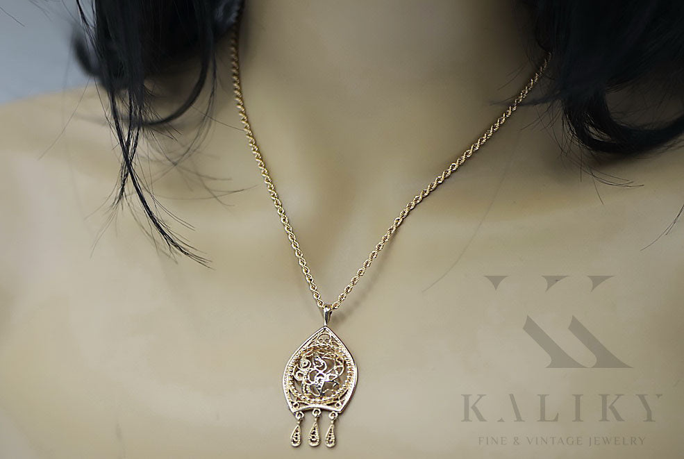 Vintage Pendant in 14K Rose Gold (vpn020) — close-up of the stone and setting