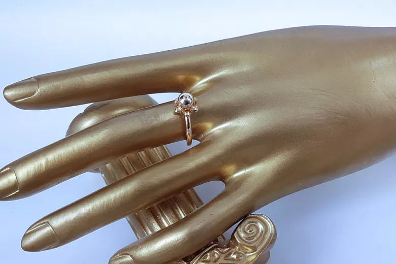 Vintage Ring in 14K Rose Gold (vrn018) — worn on the hand, showing profile
