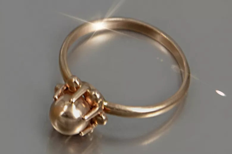 Vintage Ring in 14K Rose Gold (vrn018) — close-up of the stone and setting