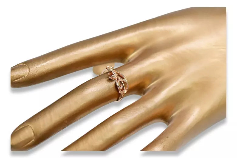 Vintage Ring in 14K Rose Gold (vrn145) — close-up of the stone and setting
